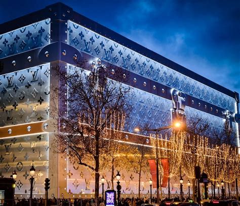 First Louis Vuitton Hotel in 2026 on Avenue des Champs Élysées 